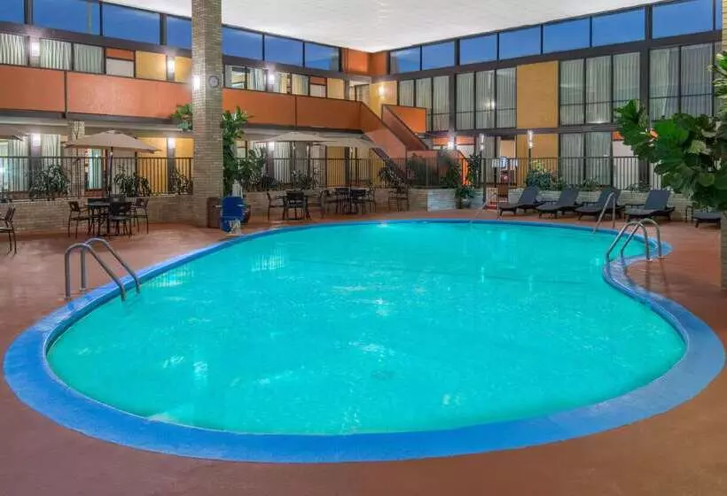 Wyndham Garden Oklahoma City Hotel & Conference Ctr Near Airport, Fairgrounds Paycom & I40