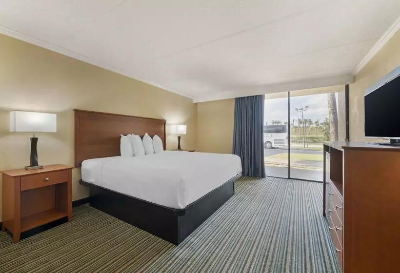 Курорт Best Western International Speedway