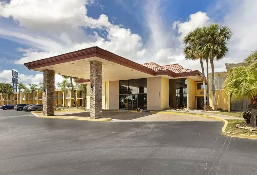 Курорт Best Western International Speedway