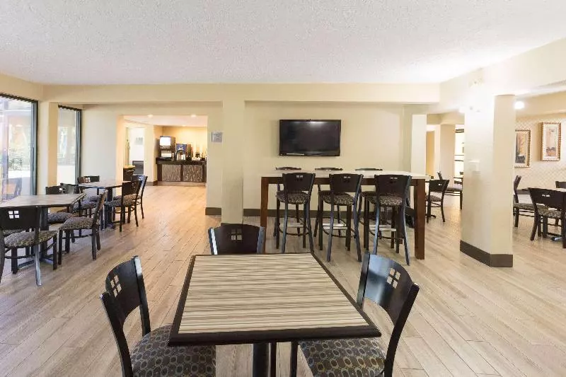 Курорт Best Western International Speedway