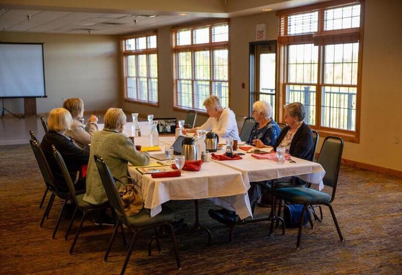 Курорт Grand Ely Lodge