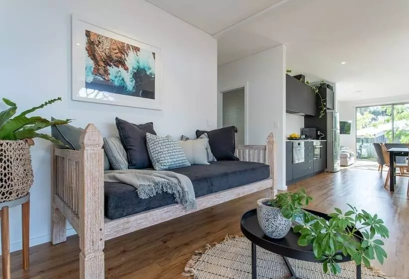 160 Steps From Yallingup Beach