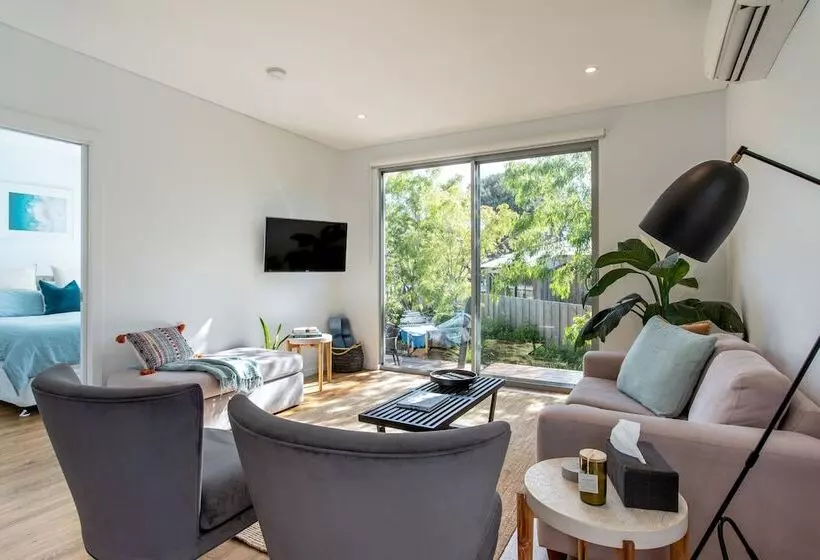 160 Steps From Yallingup Beach