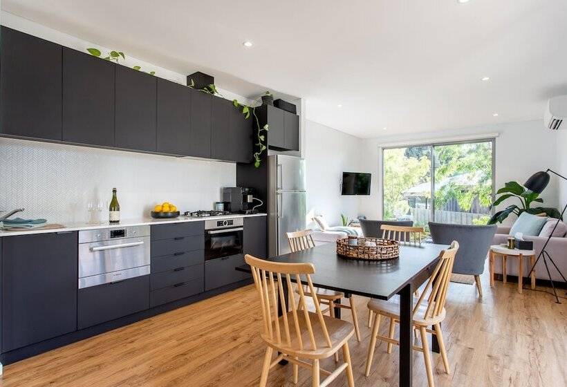 160 Steps From Yallingup Beach