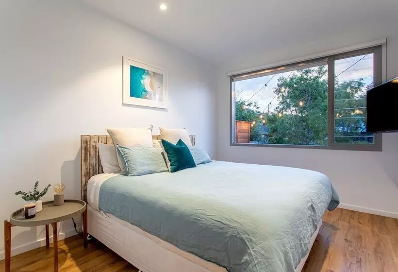 160 Steps From Yallingup Beach