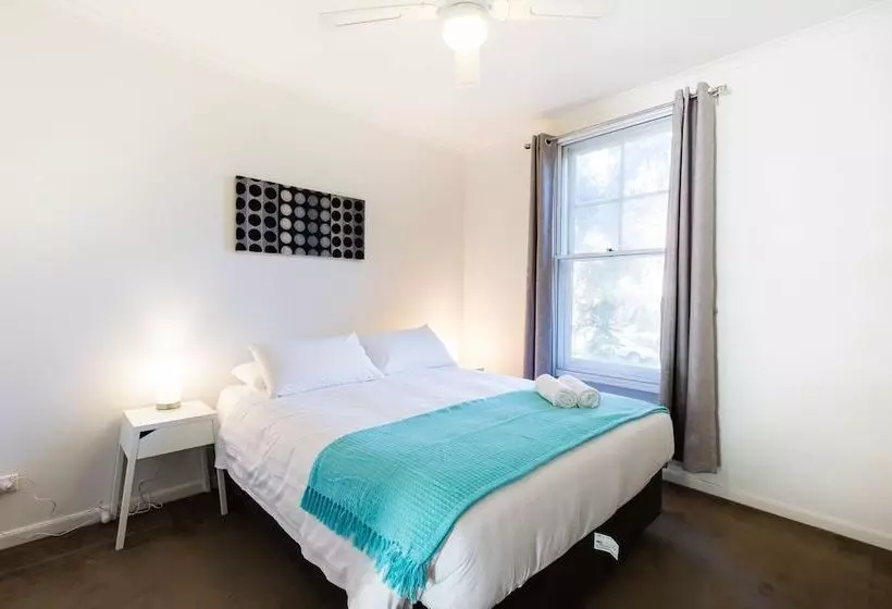 Kayla, 2bdr Southbank Apartment