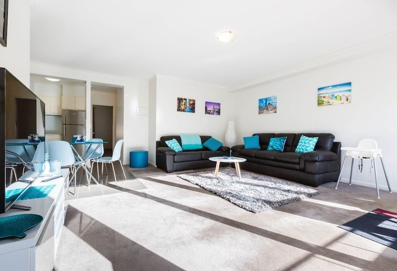 Kayla, 2bdr Southbank Apartment