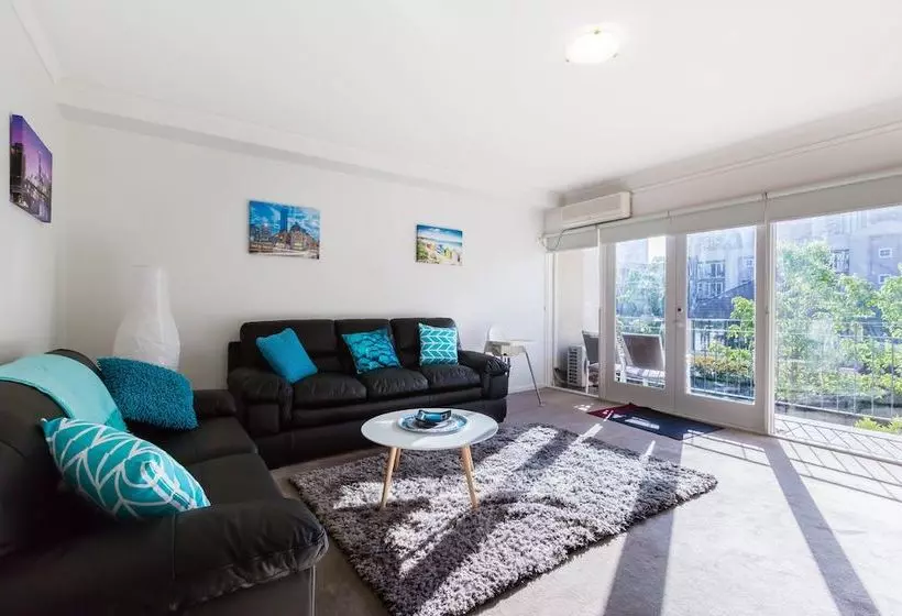 Kayla, 2bdr Southbank Apartment