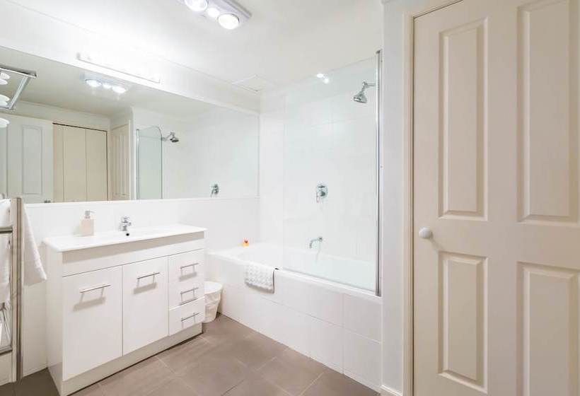 Kayla, 2bdr Southbank Apartment