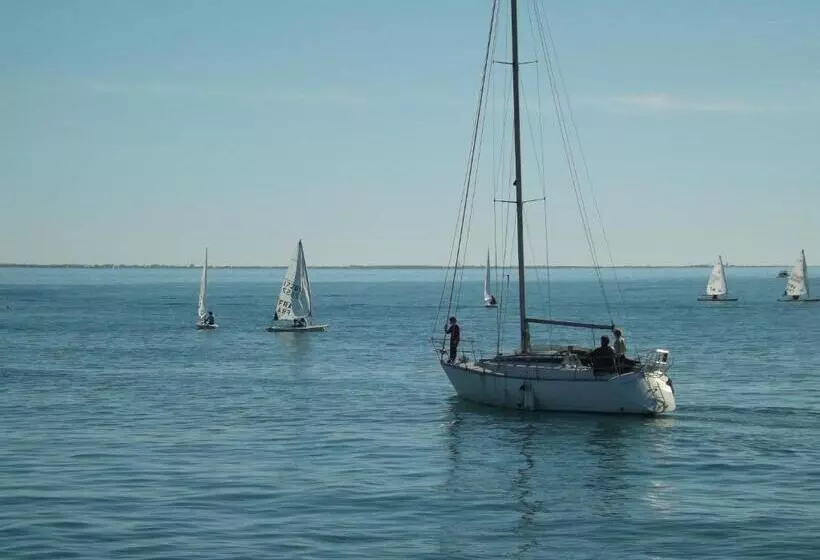 Hotelli Hôtel Le Carnon