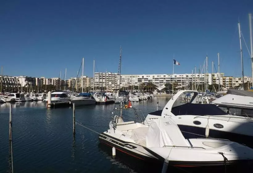 Hotelli Hôtel Le Carnon