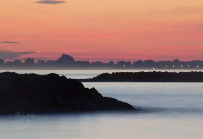 Hotelli Hôtel Le Carnon