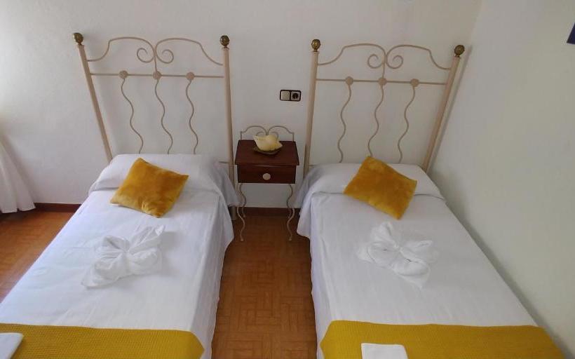 호텔 Hostal & Restaurante Miralpas