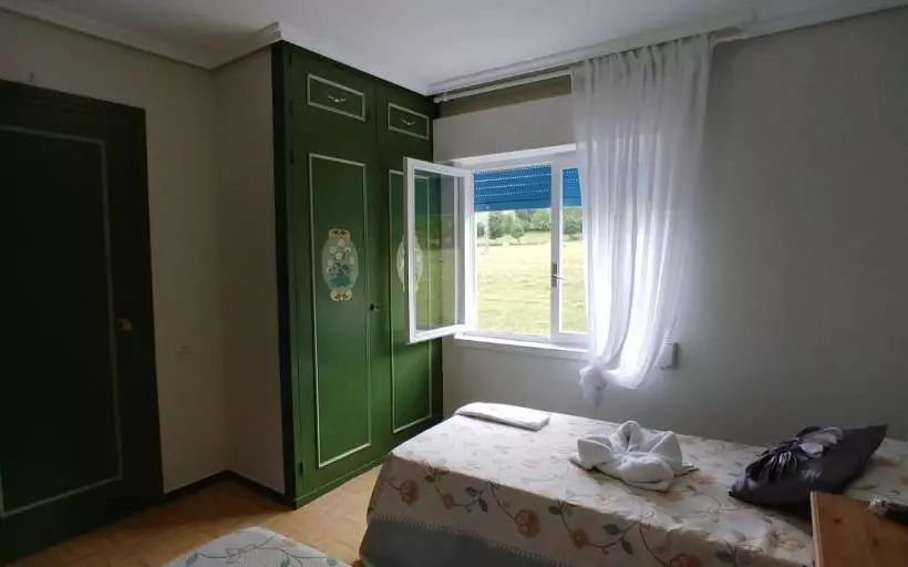 Hotelli Hostal & Restaurante Miralpas