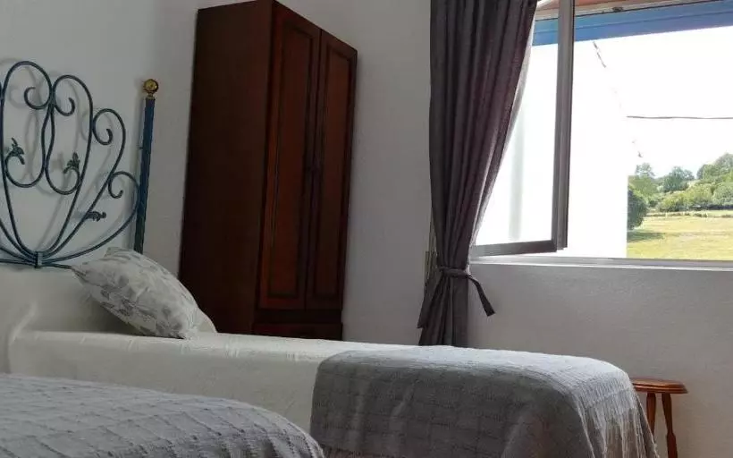Hotelli Hostal & Restaurante Miralpas