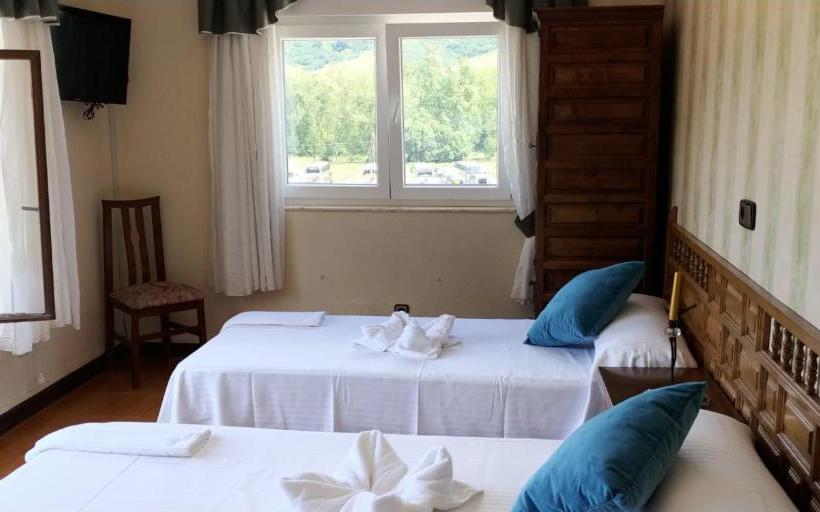 호텔 Hostal & Restaurante Miralpas