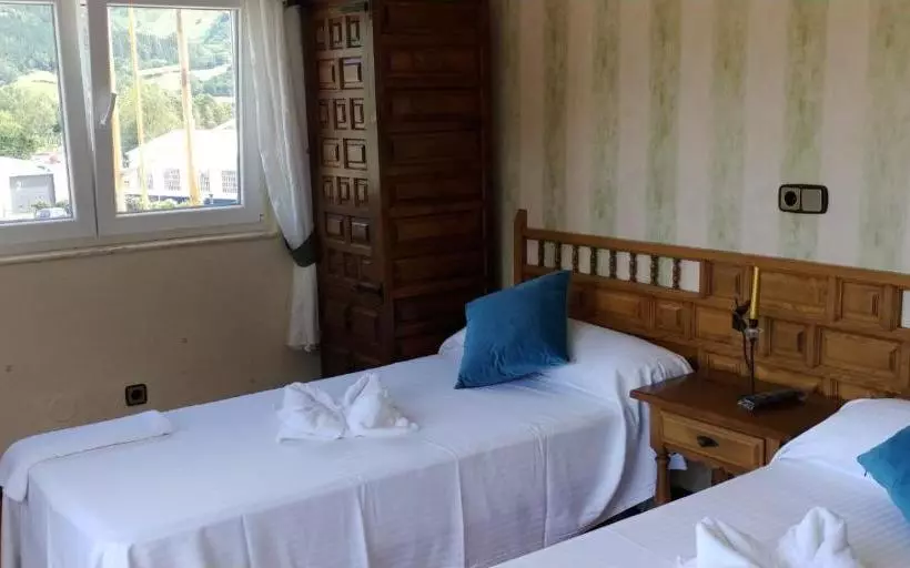 Hotelli Hostal & Restaurante Miralpas