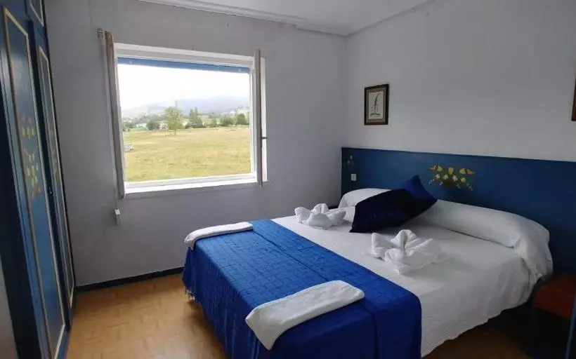 Hotelli Hostal & Restaurante Miralpas