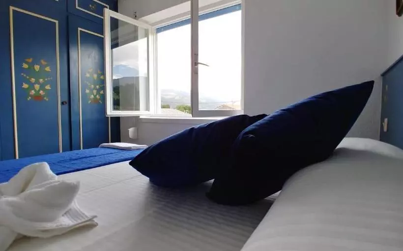 Hotelli Hostal & Restaurante Miralpas