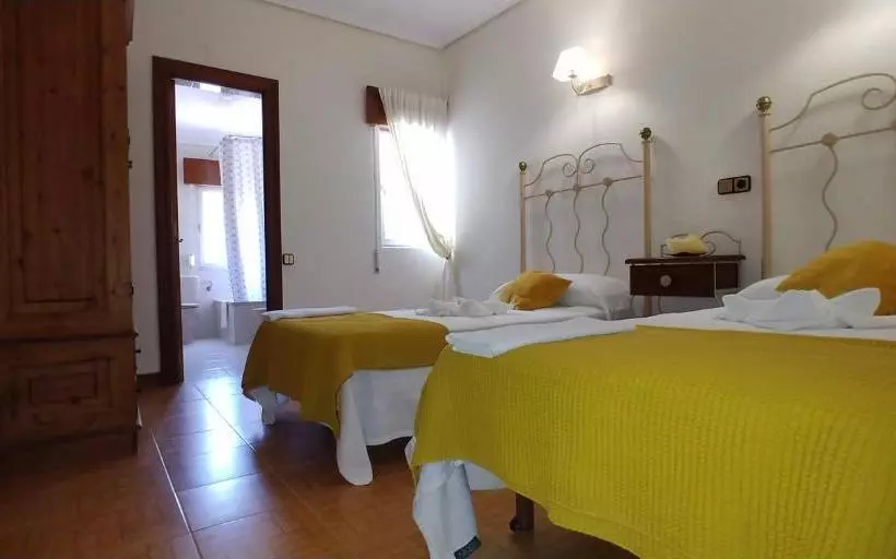 Hotelli Hostal & Restaurante Miralpas
