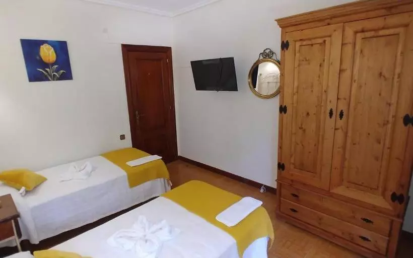 Hotelli Hostal & Restaurante Miralpas