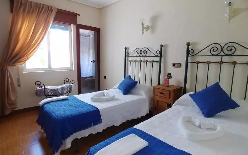 Hotelli Hostal & Restaurante Miralpas