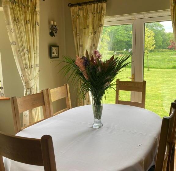 צימר Inny River Lodge