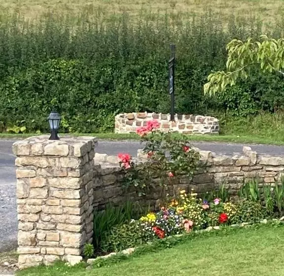 ベッドアンドブレックファースト Inny River Lodge