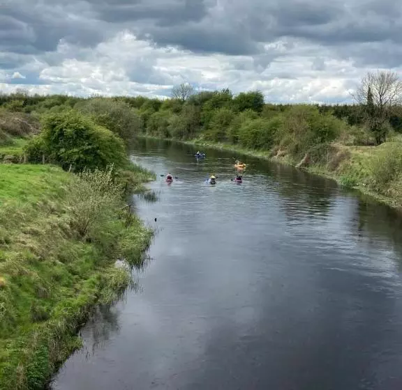 ベッドアンドブレックファースト Inny River Lodge