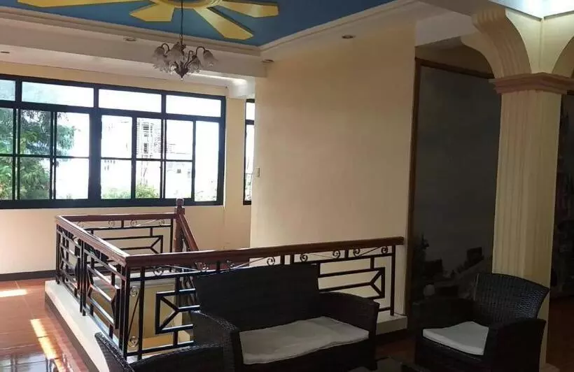 Hotelli Divine Castle Travelers Inn