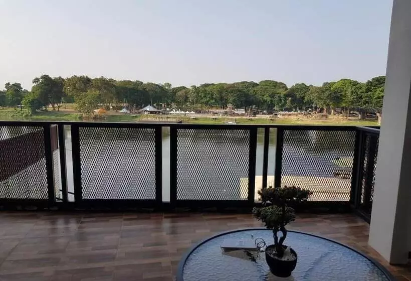 هتل Monaz River Kwai Kanchanaburi