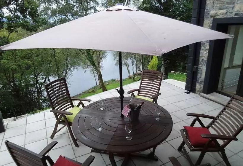 ペンション Coill Maher Lake House