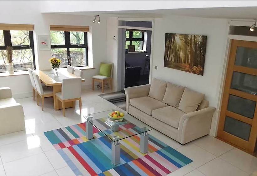 펜션 Coill Maher Lake House