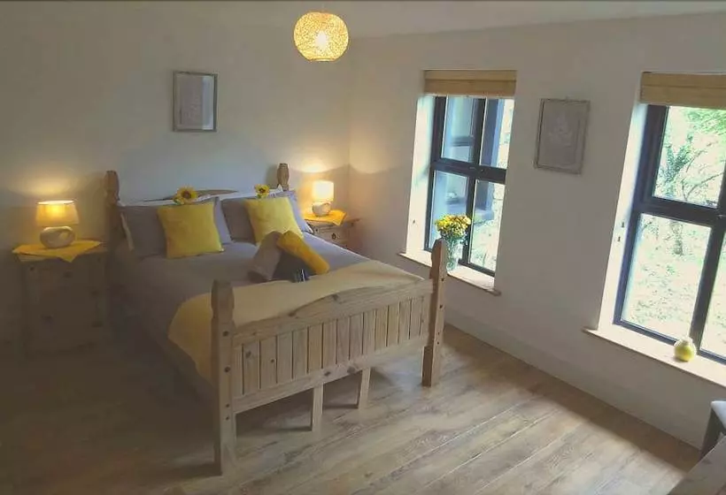 ペンション Coill Maher Lake House