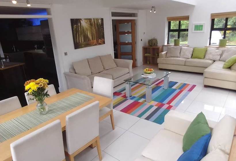 펜션 Coill Maher Lake House