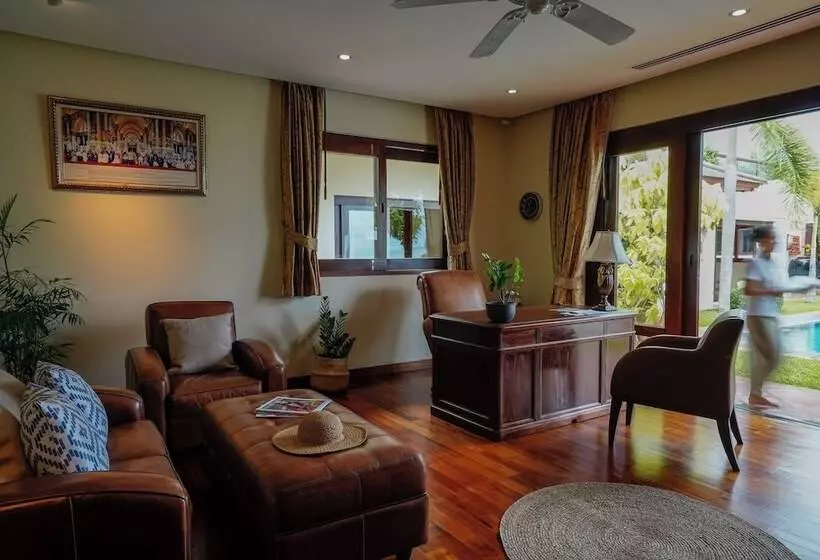 Miskawaan Beachfront Villas