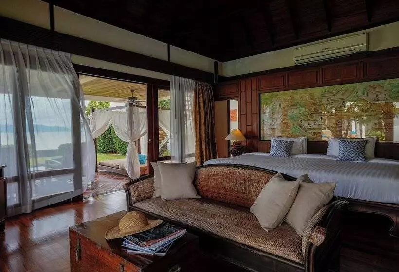 Miskawaan Beachfront Villas