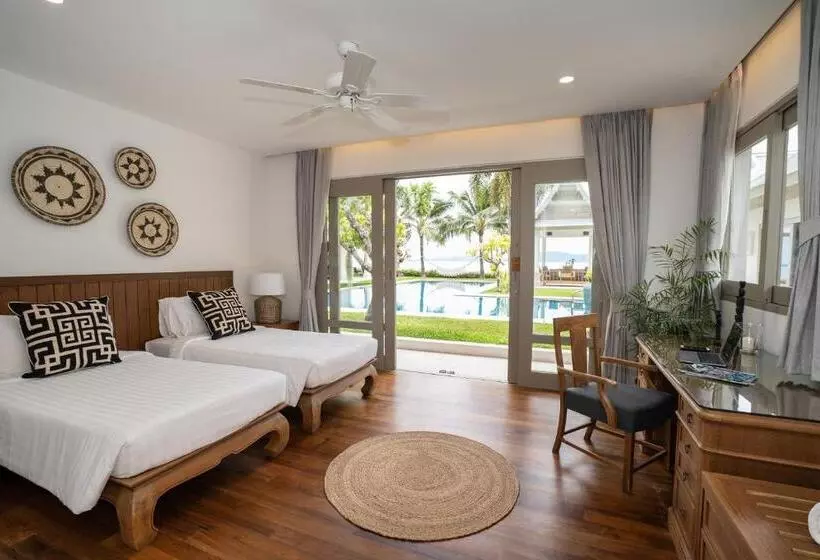 Miskawaan Beachfront Villas