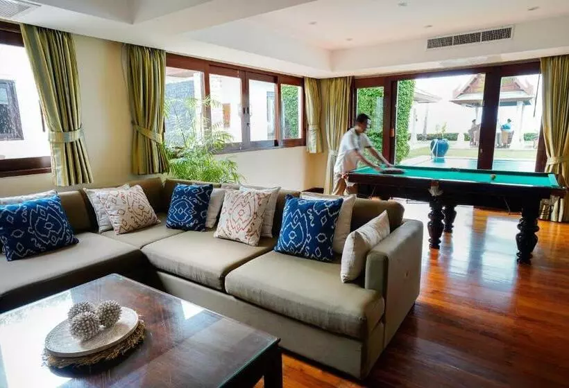 Miskawaan Beachfront Villas