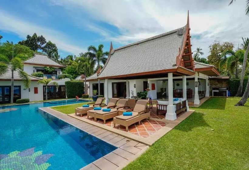 Miskawaan Beachfront Villas