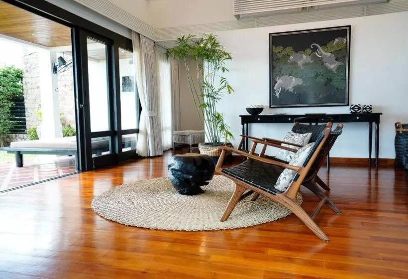 Miskawaan Beachfront Villas
