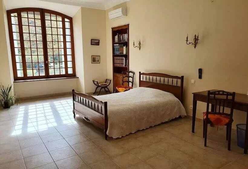 تختخواب و صبحانه Domaine D Herminis