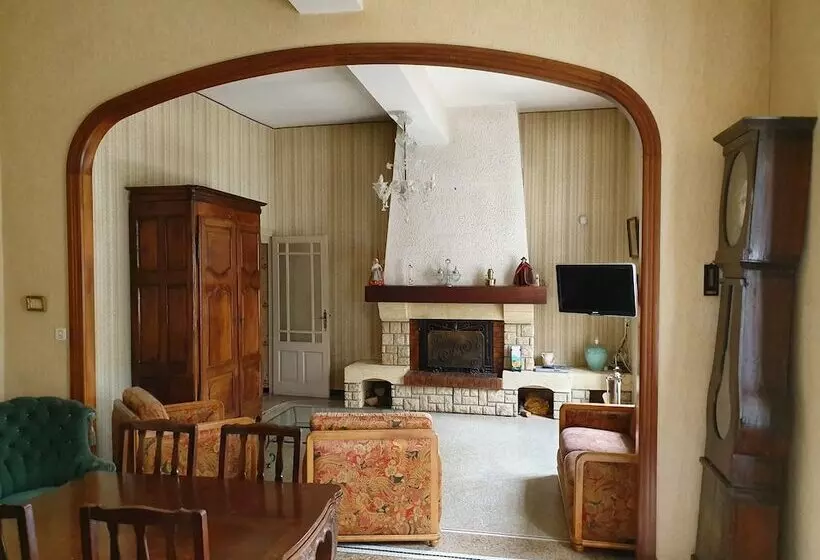 تختخواب و صبحانه Domaine D Herminis