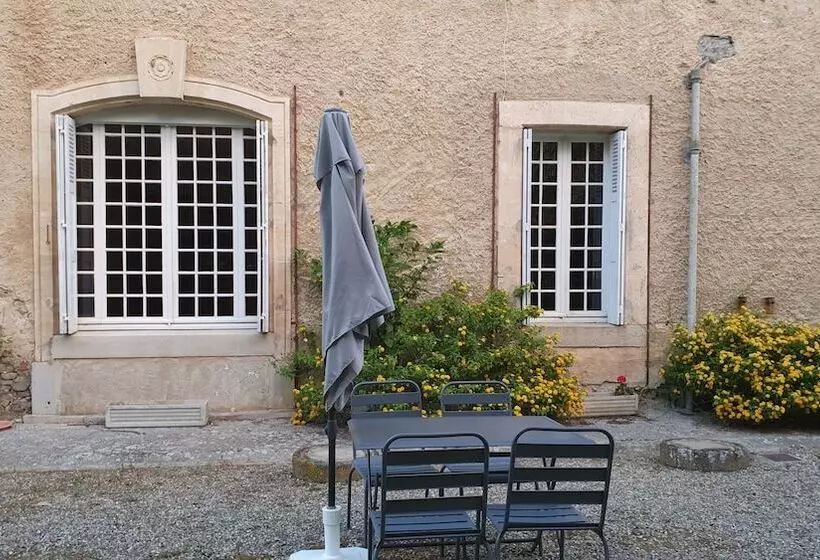تختخواب و صبحانه Domaine D Herminis