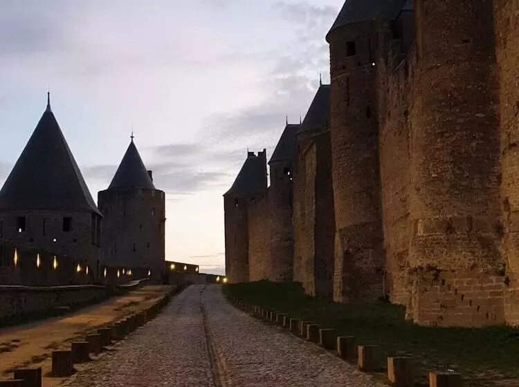 تختخواب و صبحانه Domaine D Herminis