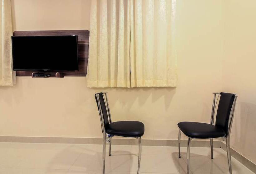 בית מלון כפרי Treebo Trip Vijay Inn