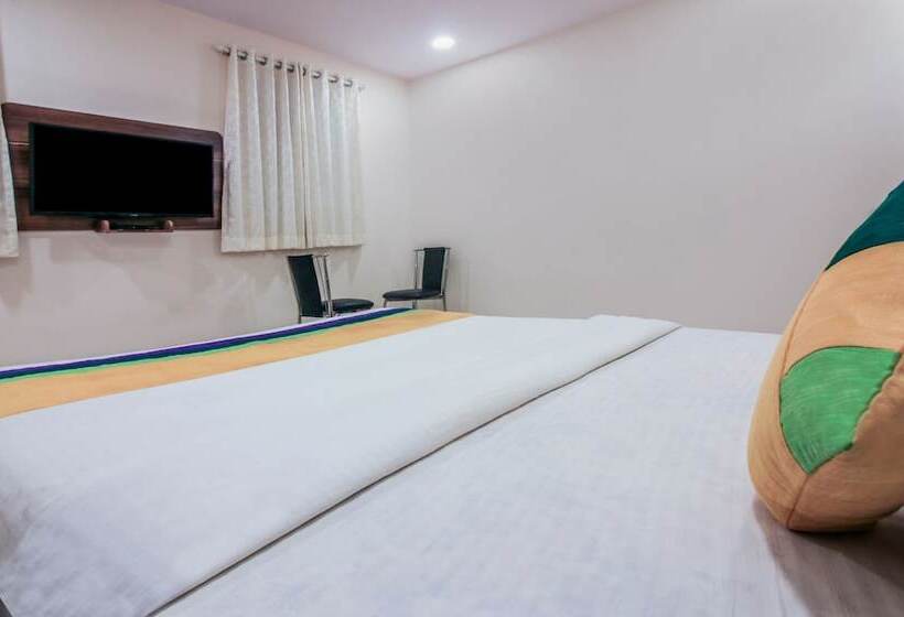 בית מלון כפרי Treebo Trip Vijay Inn