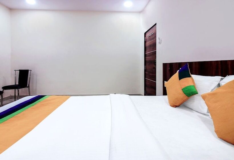 בית מלון כפרי Treebo Trip Vijay Inn