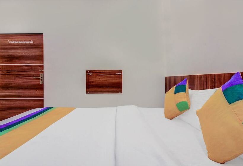 בית מלון כפרי Treebo Trip Vijay Inn