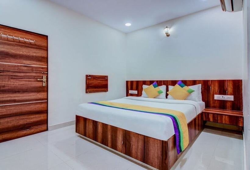 בית מלון כפרי Treebo Trip Vijay Inn